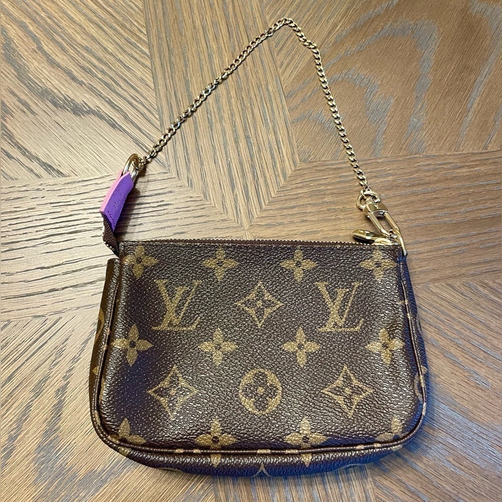Authentic Louis Vuitton Mini Pochette Accessoires Christmas Vivienne Vendome - Picture 12 of 16
